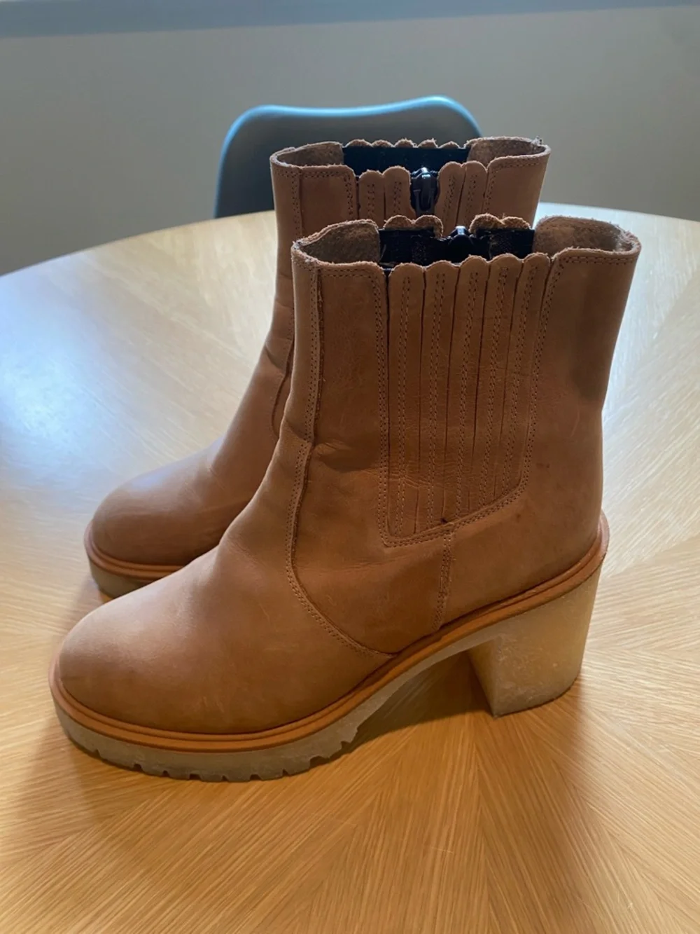 Free People James Chelsea Boots - Picture 5 of 8